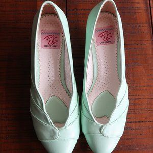 Pin Up Couture Women's Vintage Looking Kitten Heel